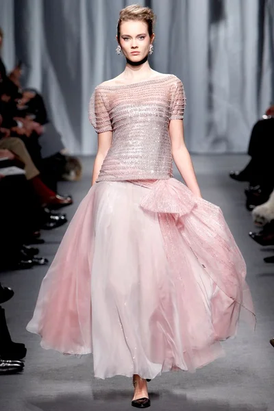 Look 48